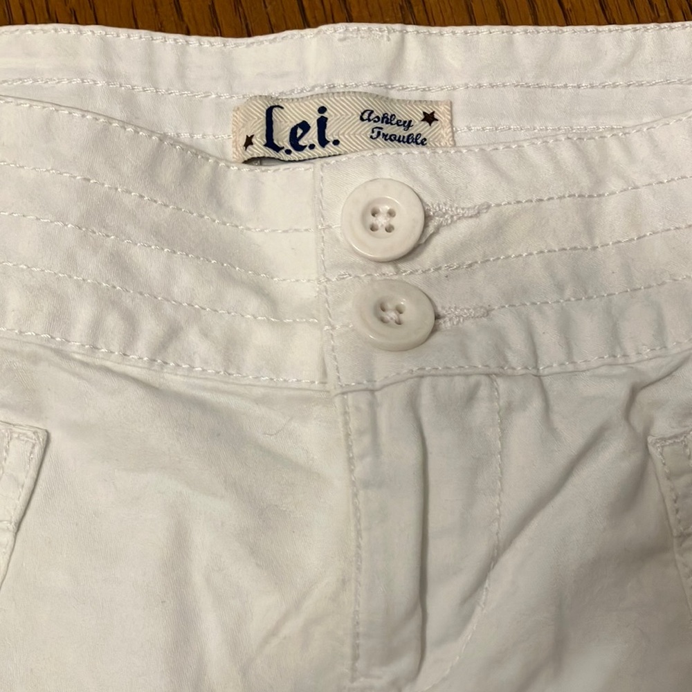 Y2K L.e.i. Ashley Trouble white short shorts 2.5 inseam low rise size 15 Juniors